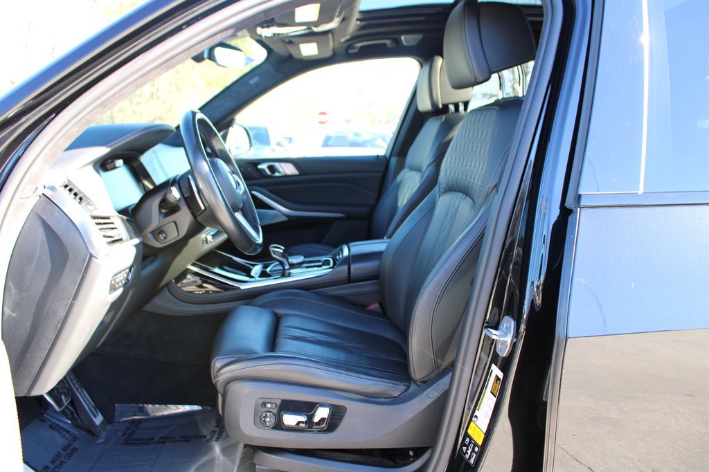 Used 2021 BMW X7 M50i w/ Dynamic Handling Package image 14
