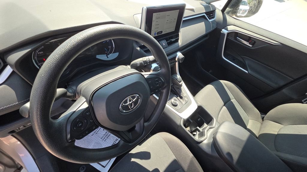 Used 2025 Toyota RAV4 XLE image 12