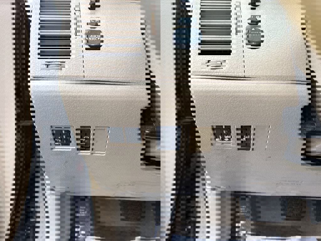 Used 2010 Toyota Avalon Limited image 7