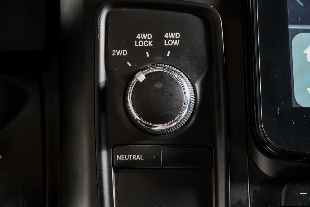 Used 2014 RAM 3500 Laramie w/ Convenience Group AWD/4WD image 24