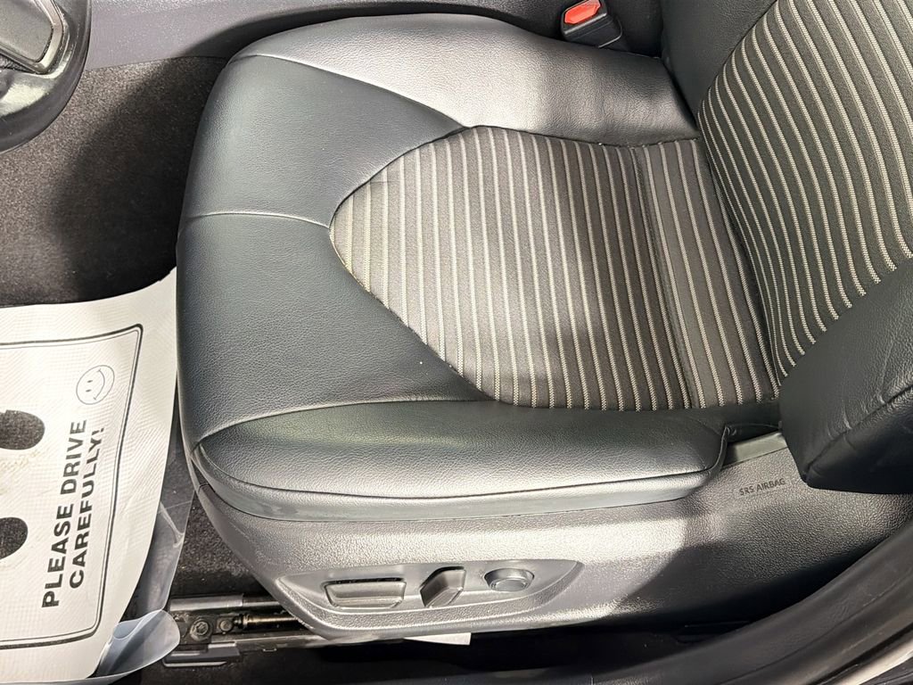 Used 2021 Toyota Camry SE image 18
