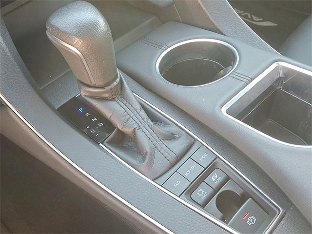 Used 2019 Toyota Avalon XLE w/ Moonroof Package image 15