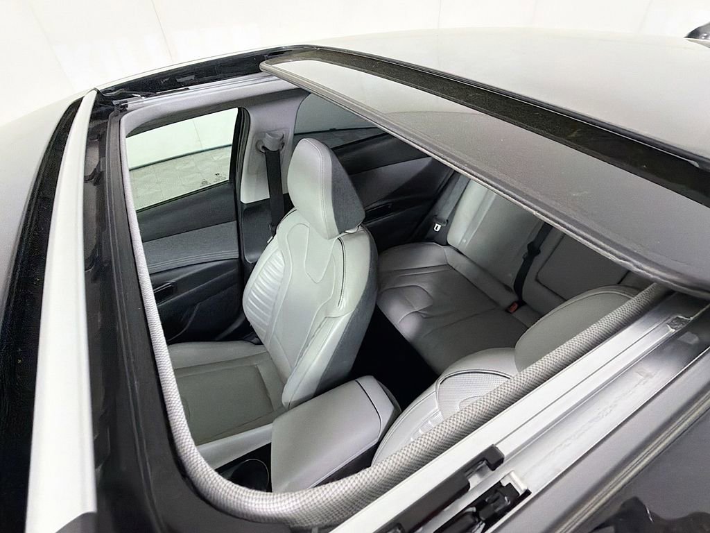 Used 2023 Hyundai Elantra Limited FWD image 15