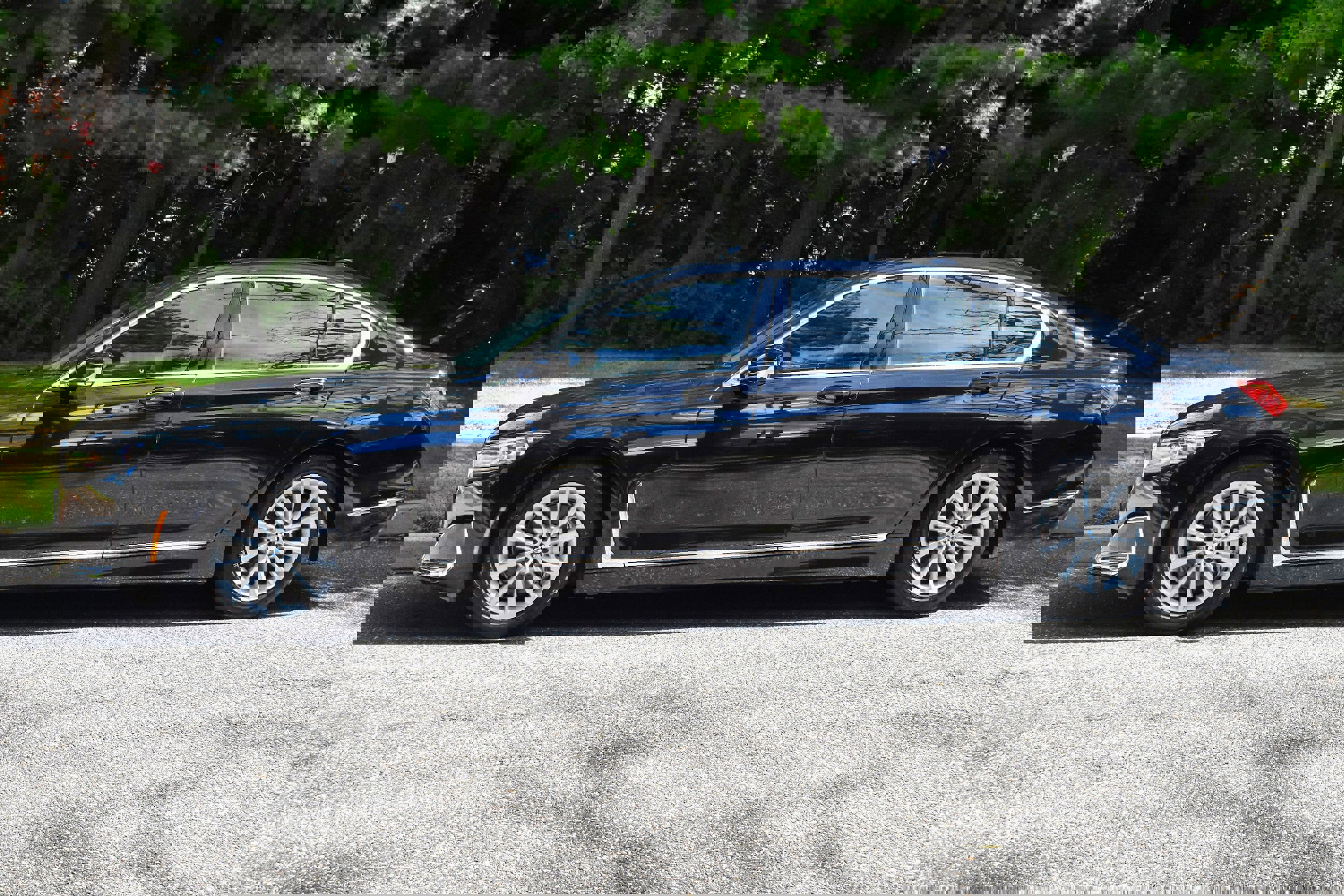 Used 2020 BMW 740i xDrive w/ Cold Weather Package image 3