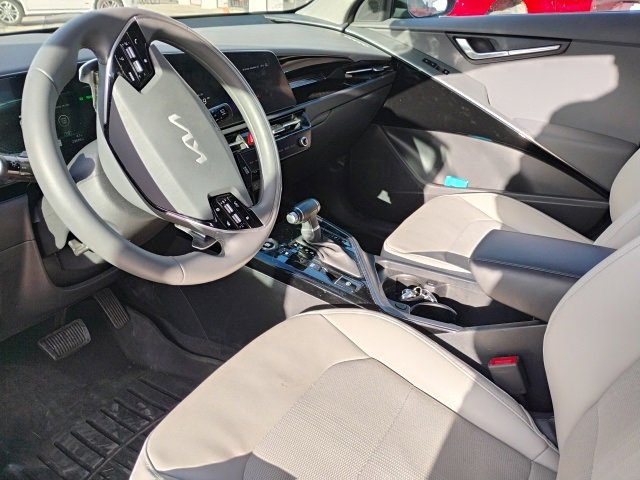 Used 2024 Kia Niro EX image 6