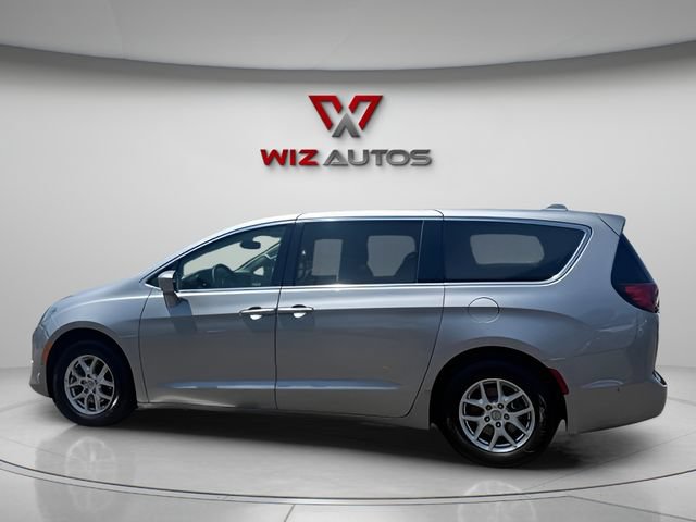 Used 2020 Chrysler Pacifica Touring w/ Advanced Safetytec Group FWD image 2