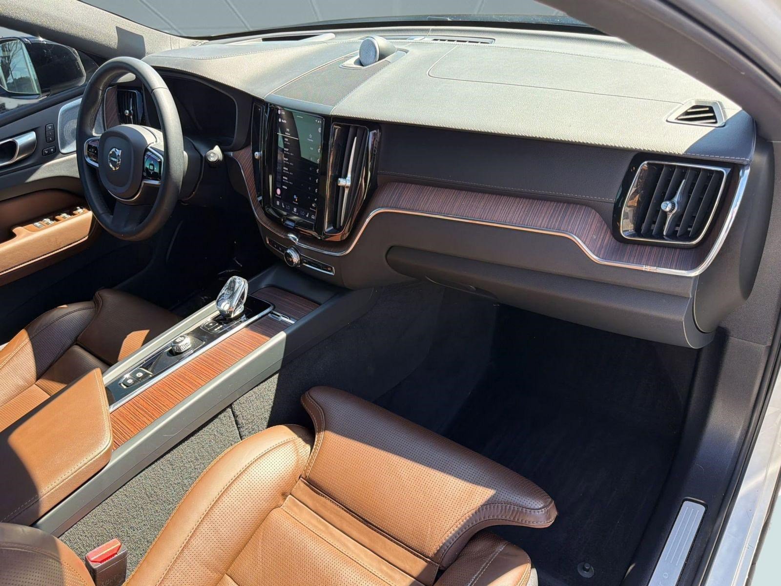 Certified 2024 Volvo XC60 B5 Ultimate w/ Protection Package Premier image 31