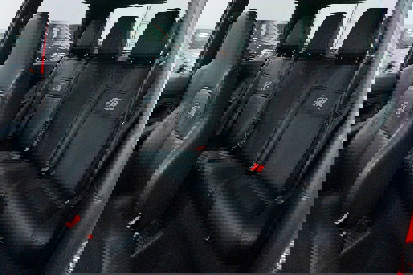 Used 2004 Volkswagen R32 image 25