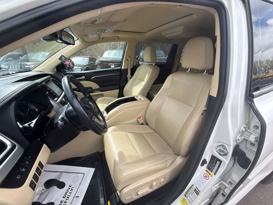Used 2015 Toyota Highlander Limited w/ Driver Technology Package image 8