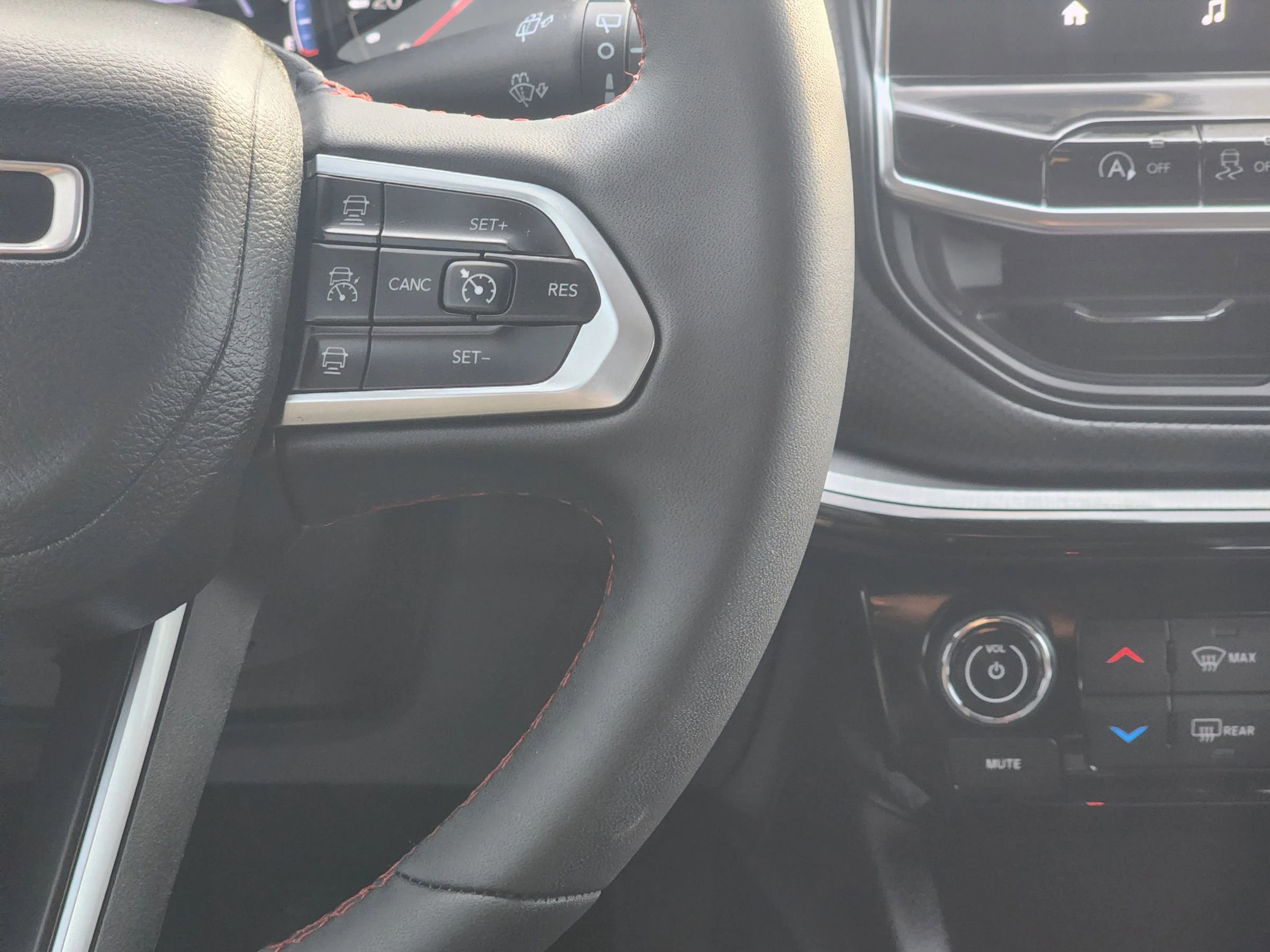 Used 2022 Jeep Compass Trailhawk w/ Trailer Tow Group AWD/4WD image 13