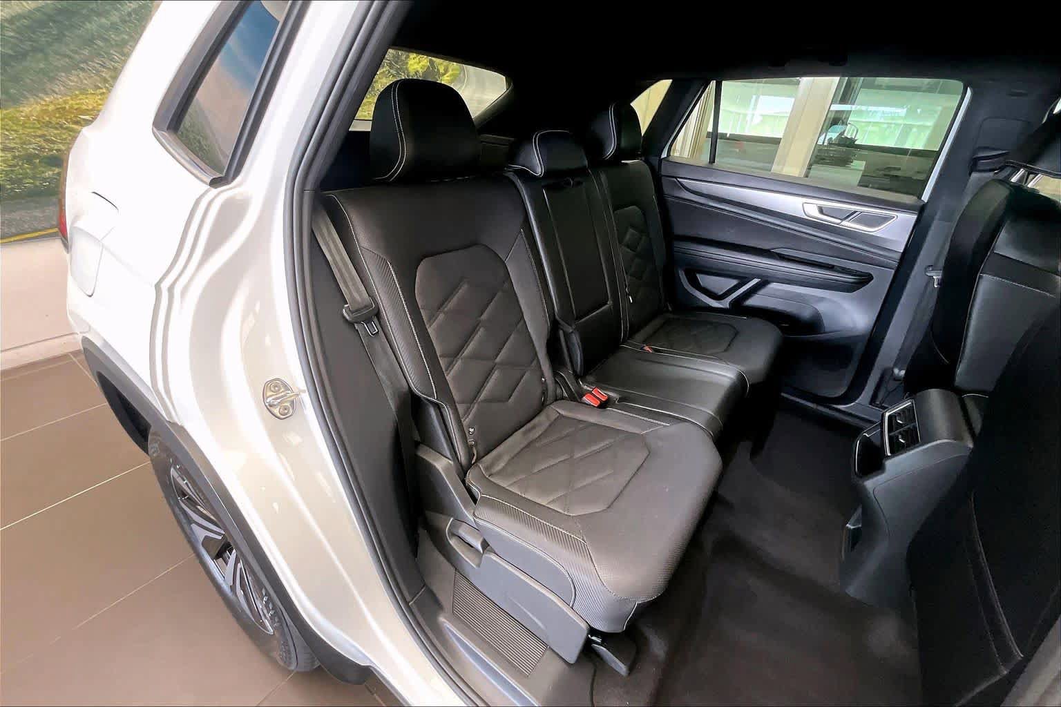Used 2024 Volkswagen Atlas Cross Sport SE FWD image 19
