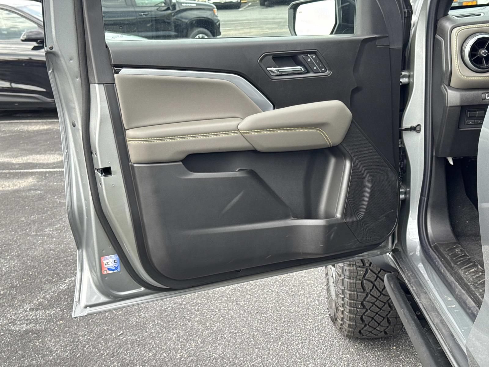 New 2026 Chevrolet Colorado ZR2 w/ ZR2 Bison Edition AWD/4WD image 14