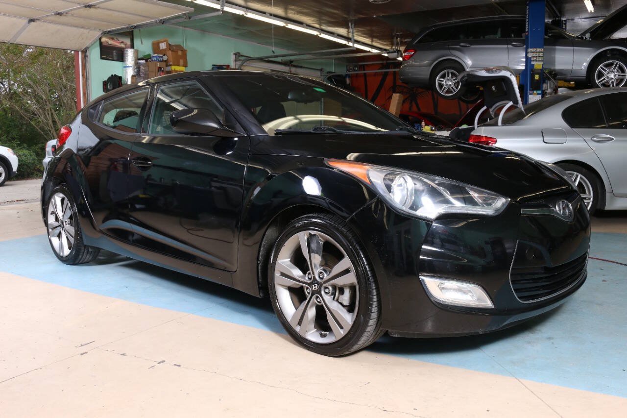 Used 2017 Hyundai Veloster Value Edition FWD image 1