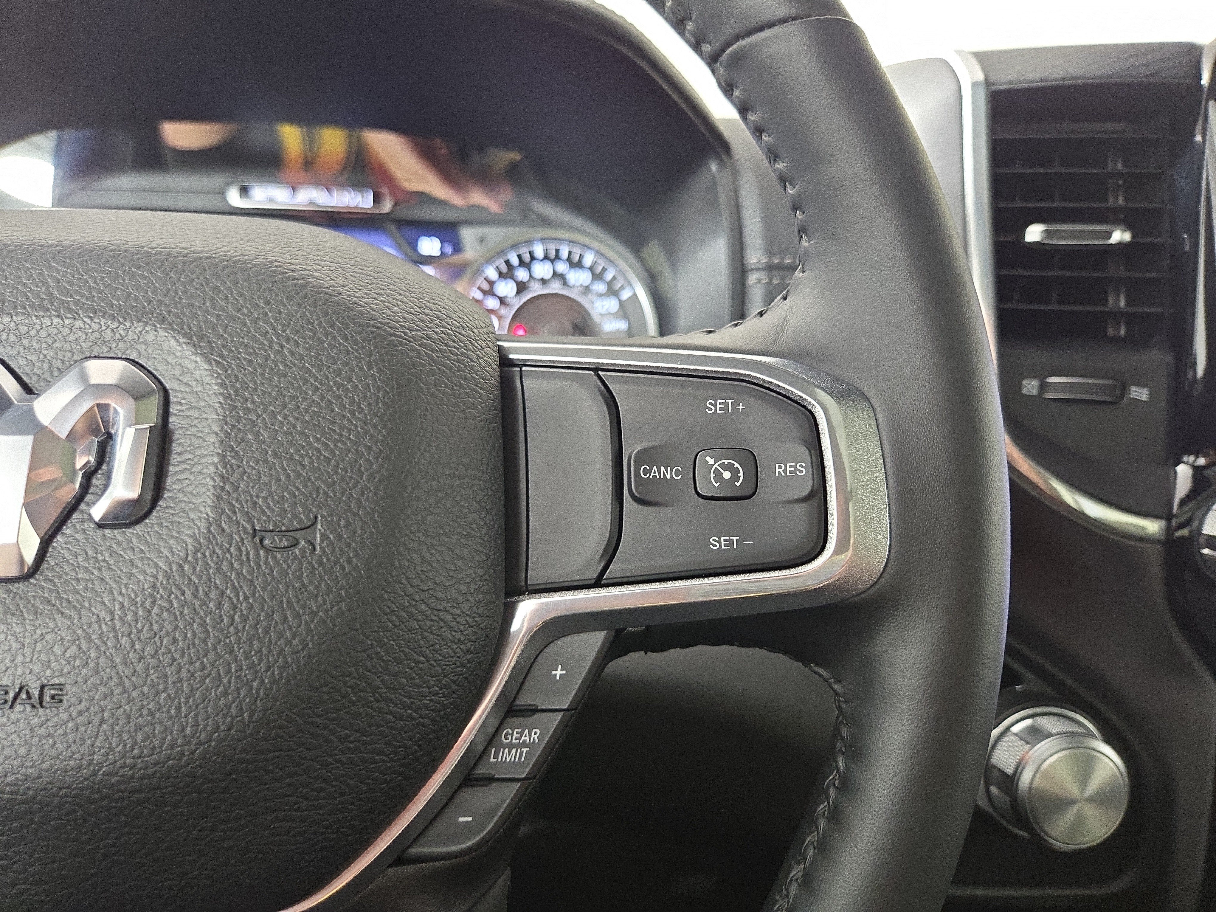 Used 2023 RAM 1500 Laramie AWD/4WD image 17