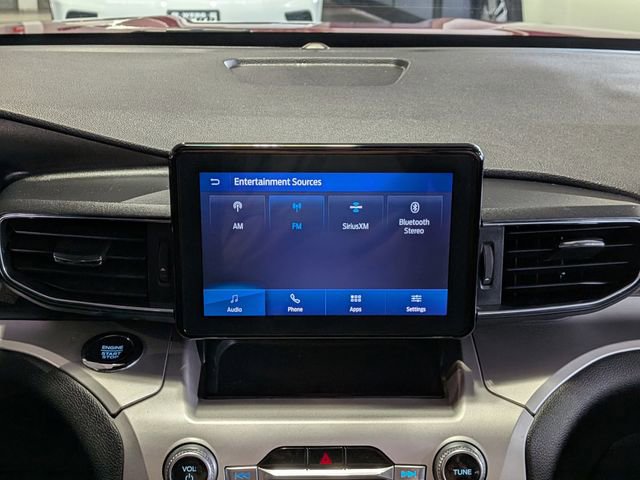 Used 2020 Ford Explorer XLT w/ Equipment Group 202A AWD/4WD image 31