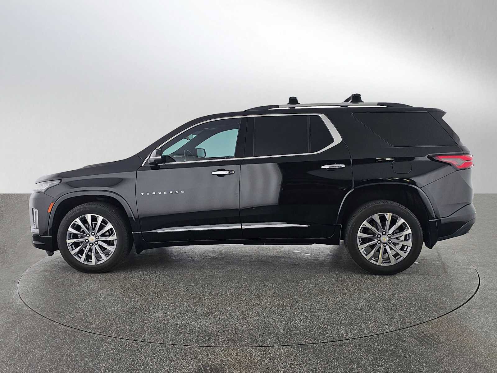 Used 2023 Chevrolet Traverse Premier image 6