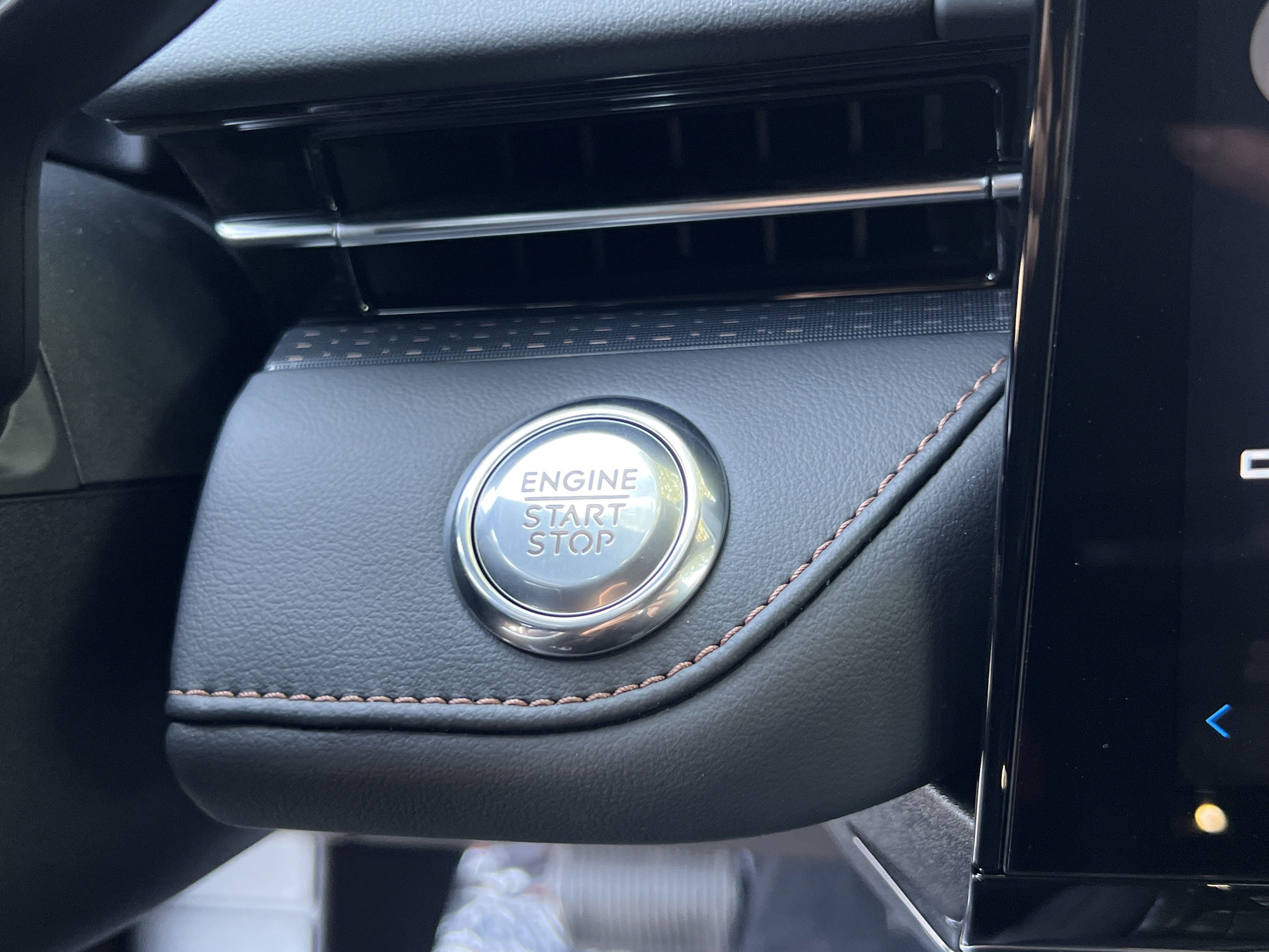 New 2025 Lincoln Nautilus Premier w/ Jet Appearance Package image 26