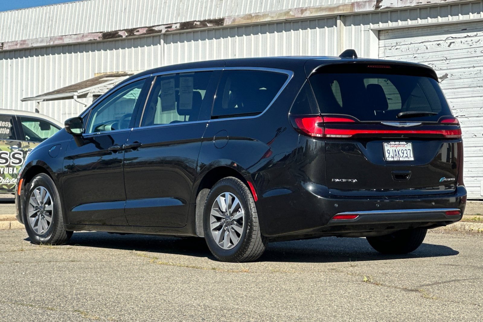 Used 2024 Chrysler Pacifica Limited FWD image 8