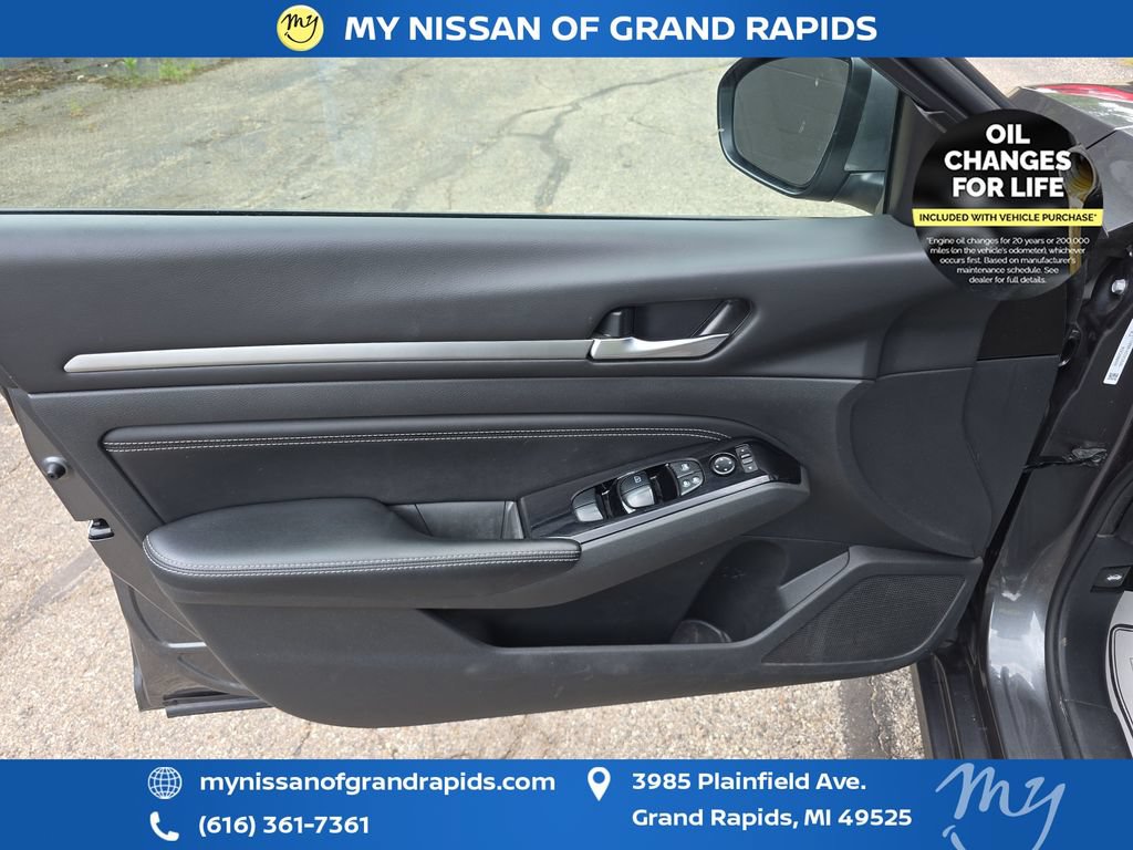 Used 2023 Nissan Altima 2.5 SV w/ SV Premium Package AWD/4WD image 11