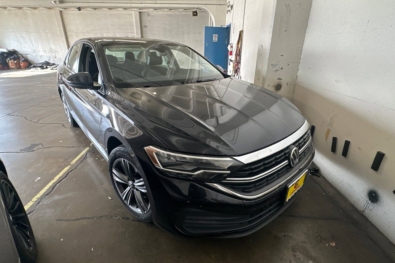 Used 2024 Volkswagen Jetta SE image 2