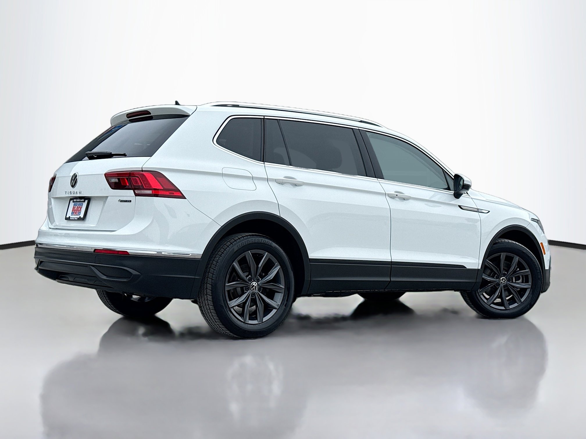 Used 2022 Volkswagen Tiguan SE w/ Panoramic Sunroof Package video 2