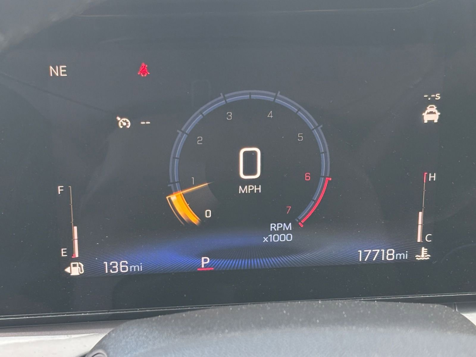 Used 2025 Chevrolet Trax LT w/ LT Convenience Package FWD image 42