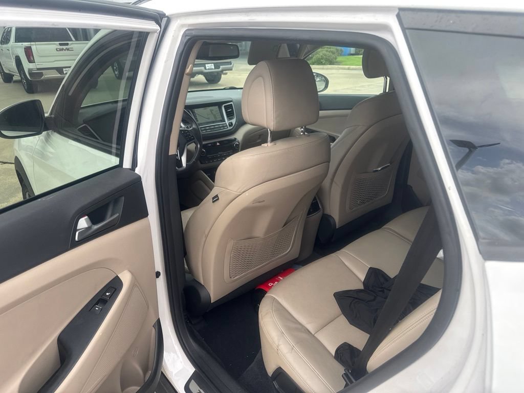 Used 2016 Hyundai Tucson Limited w/ Option Group 03 FWD image 7