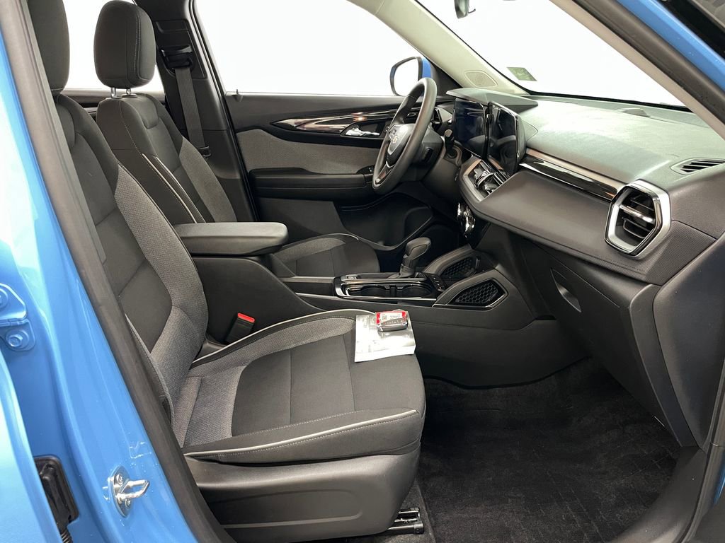 Certified 2024 Chevrolet TrailBlazer LT w/ Driver Confidence Package image 35