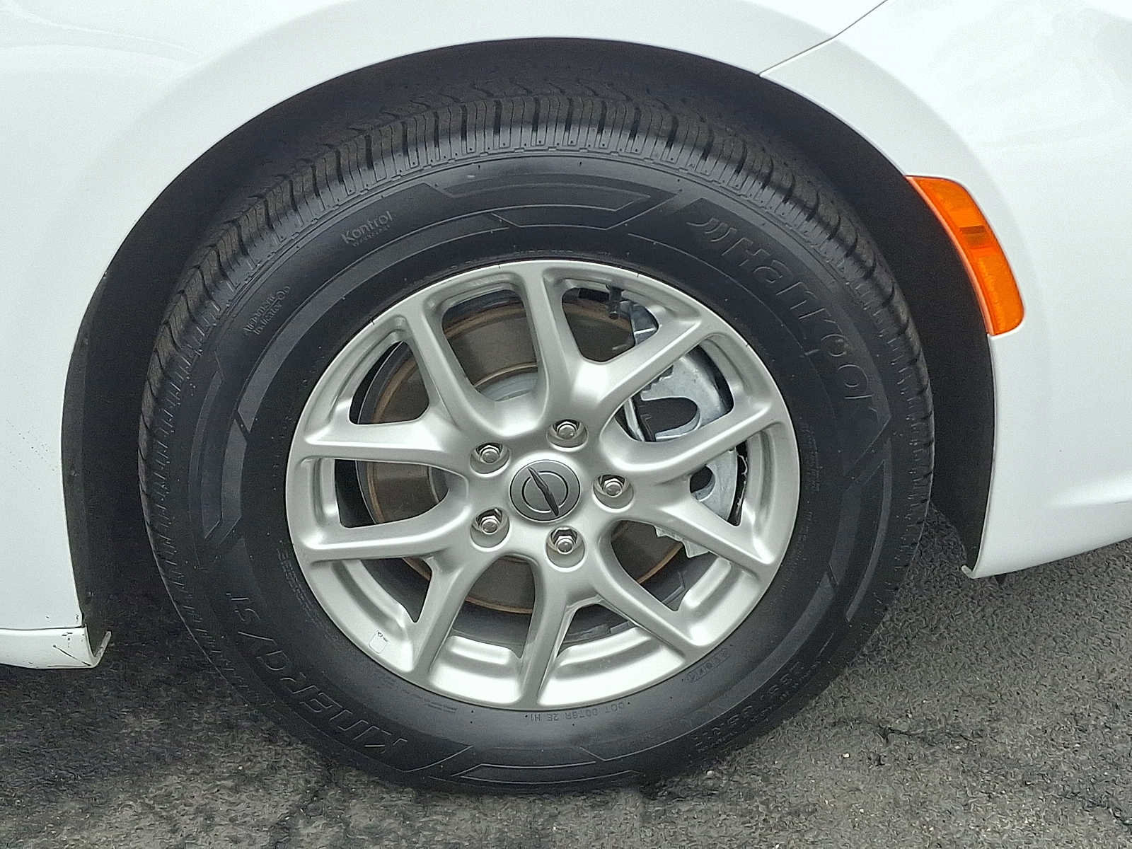 Used 2024 Chrysler Pacifica Touring-L image 8