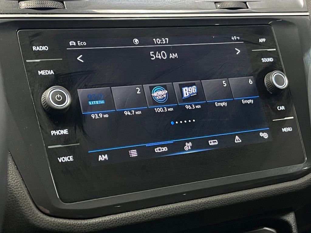 Used 2022 Volkswagen Tiguan SE w/ Panoramic Sunroof Package image 28