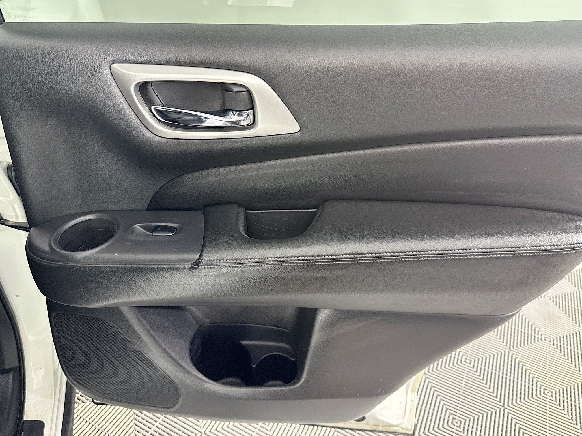 Used 2020 Nissan Pathfinder S AWD/4WD image 26
