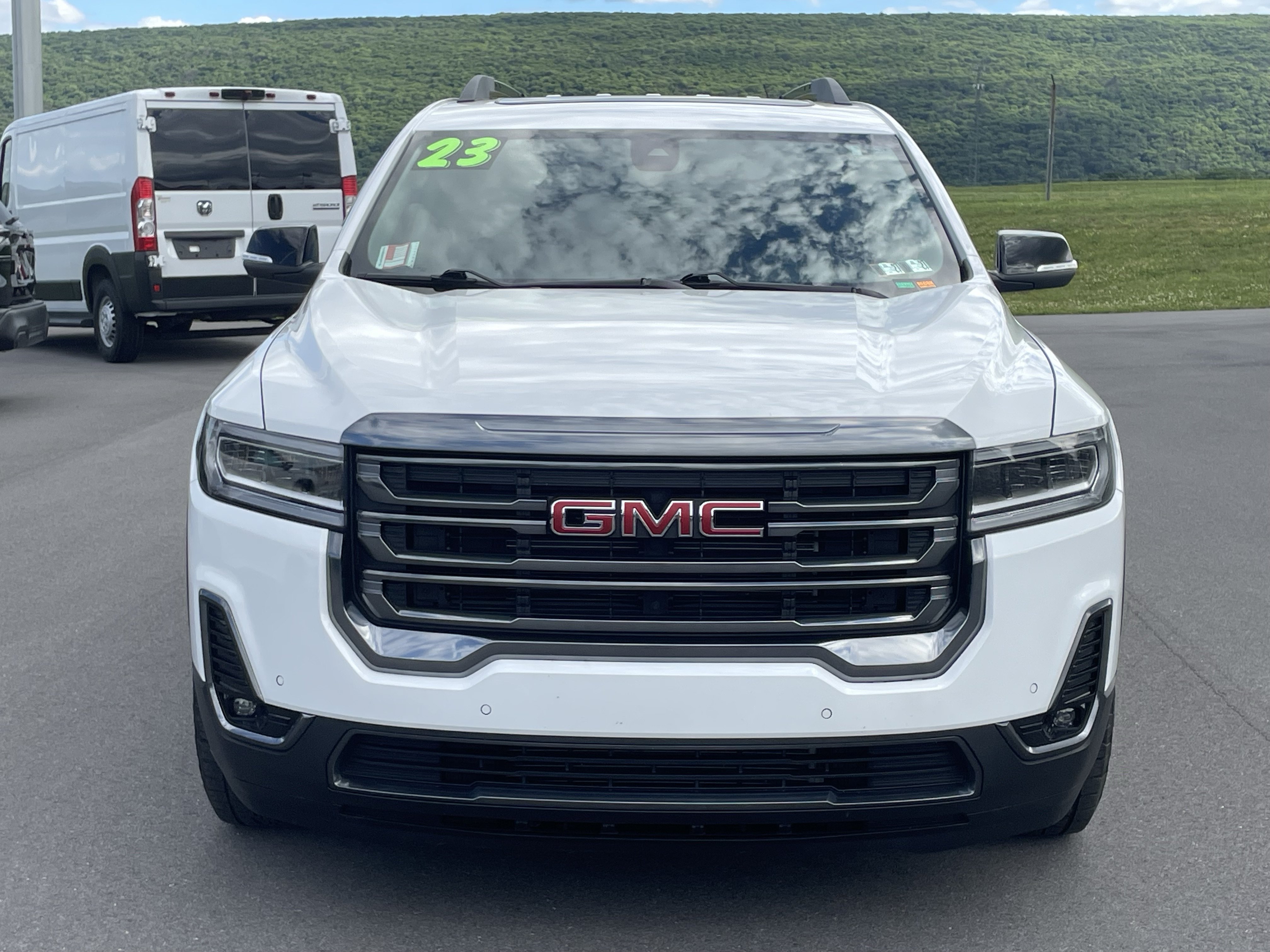Used 2023 GMC Acadia AT4 w/ Preferred Package AWD/4WD image 9
