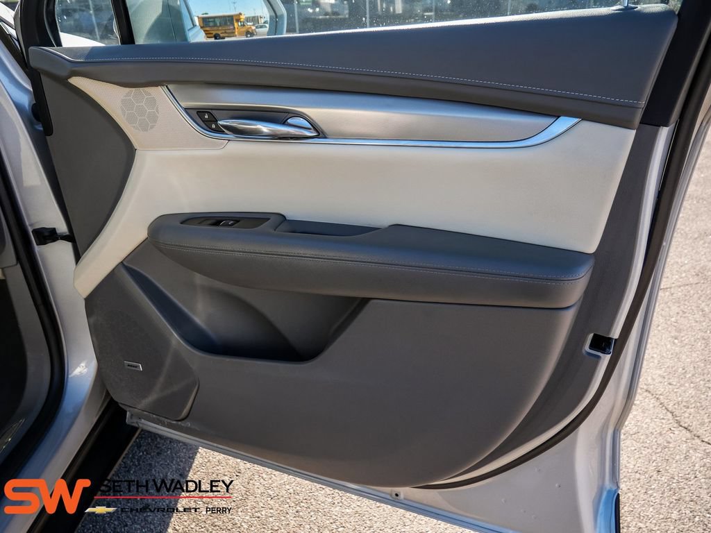 Used 2017 Cadillac XT5 Luxury w/ Driver Awareness Package FWD image 20