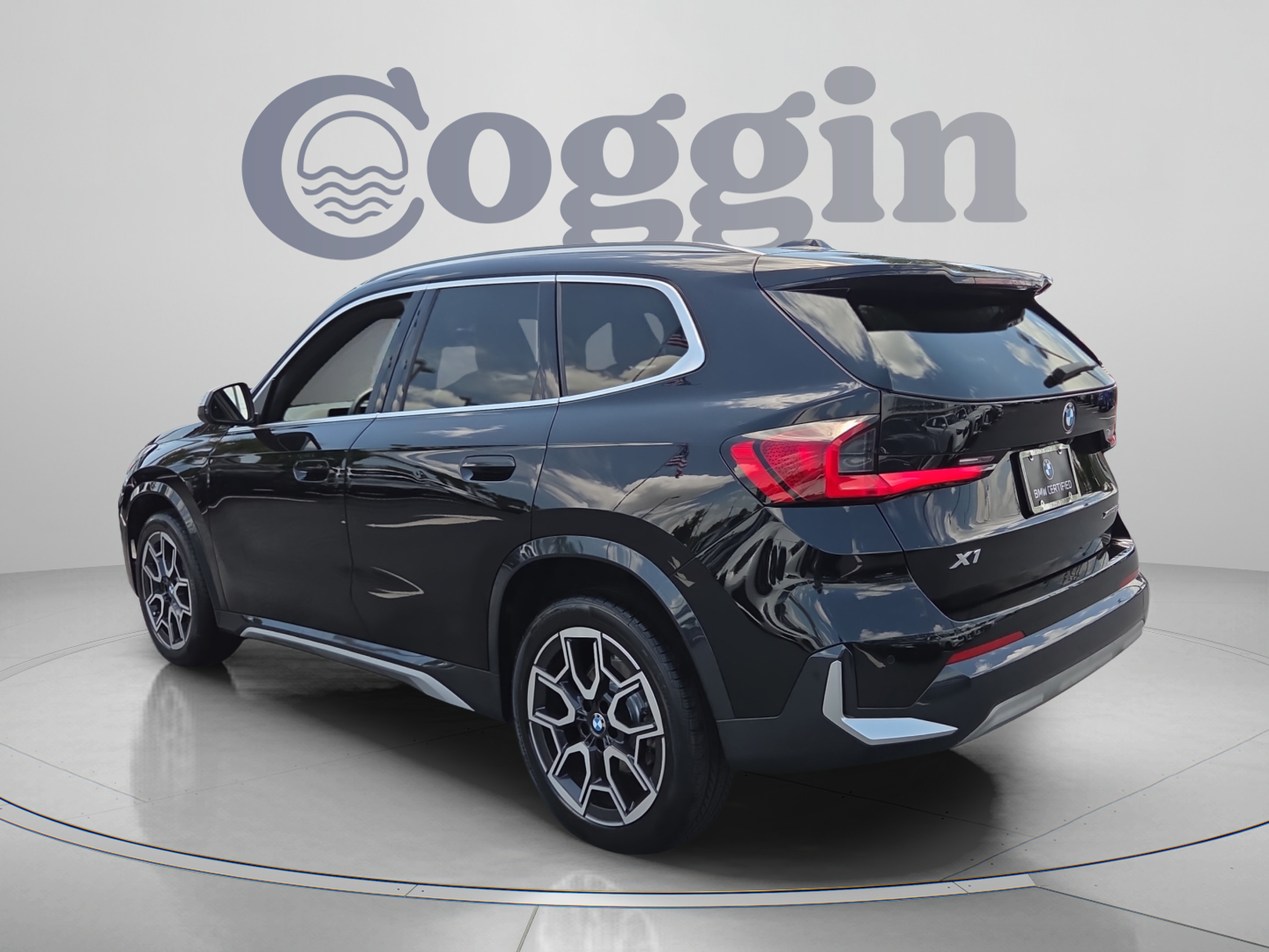 Used 2023 BMW X1 xDrive28i w/ Convenience Package AWD/4WD image 3