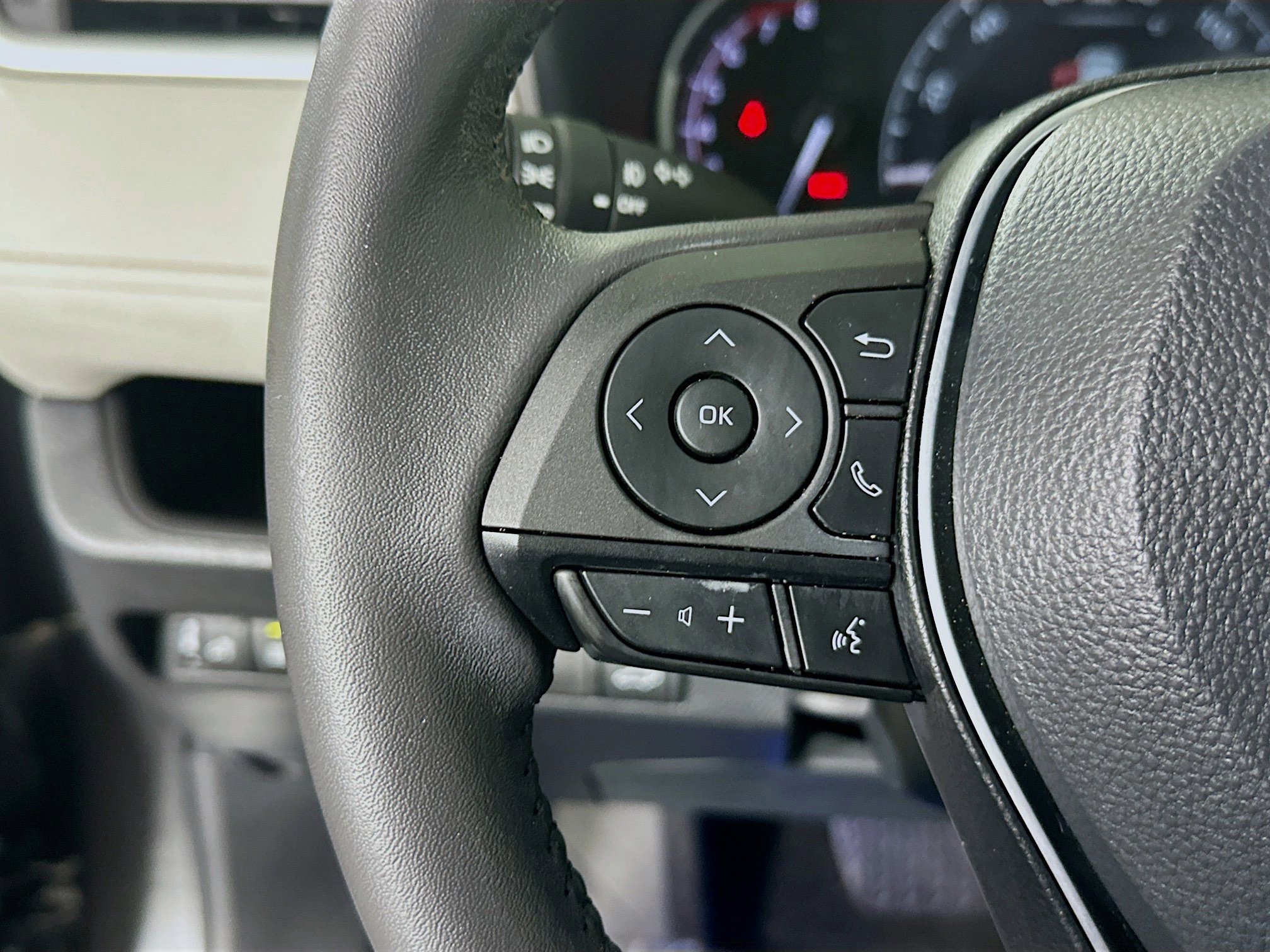 Used 2023 Toyota RAV4 XLE Premium image 16