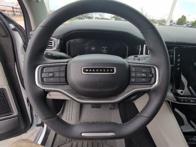 Used 2023 Jeep Wagoneer L Series III w/ Premium Group I AWD/4WD image 14