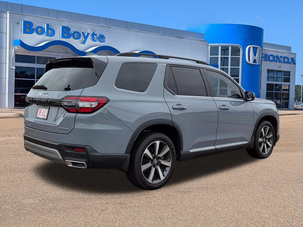 Certified 2025 Honda Pilot Touring image 5