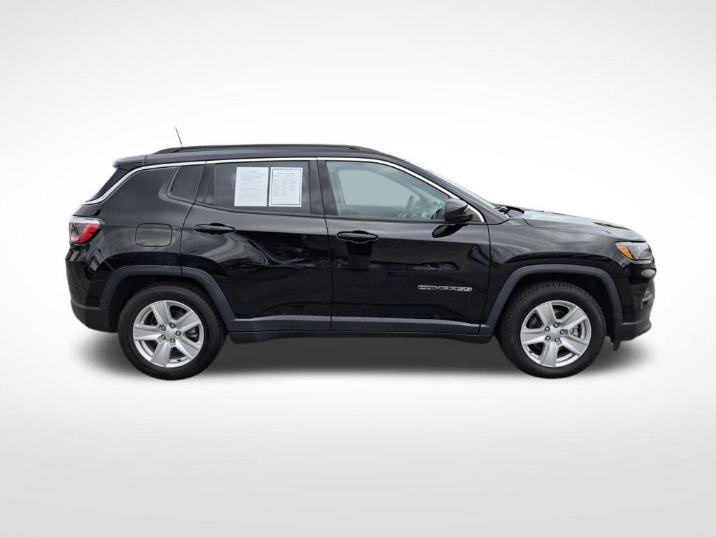 Used 2022 Jeep Compass Latitude w/ Convenience Group FWD image 2