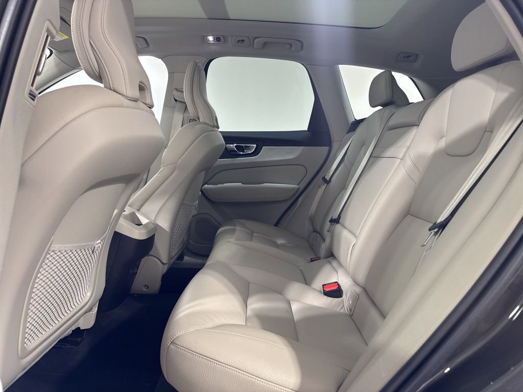 Used 2020 Volvo XC60 T5 Momentum w/ Protection Package image 22
