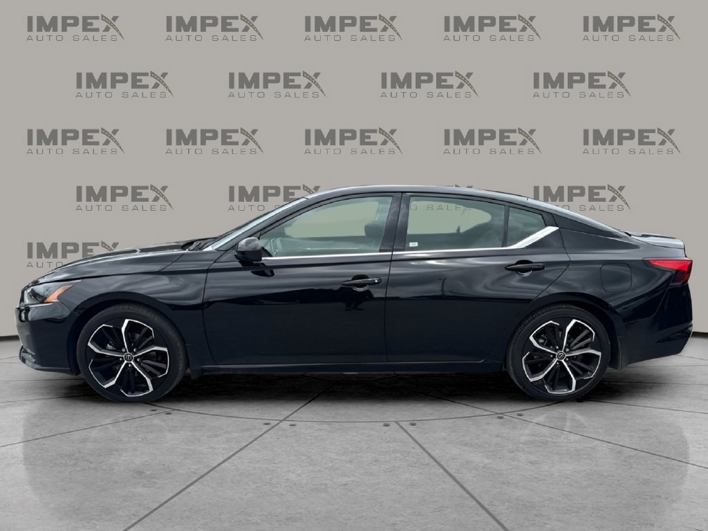 Used 2023 Nissan Altima 2.5 SR FWD image 2
