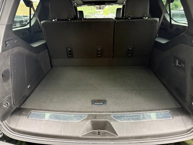 Used 2023 Cadillac Escalade ESV Premium Luxury w/ LPO, Floor Liner Package AWD/4WD image 7