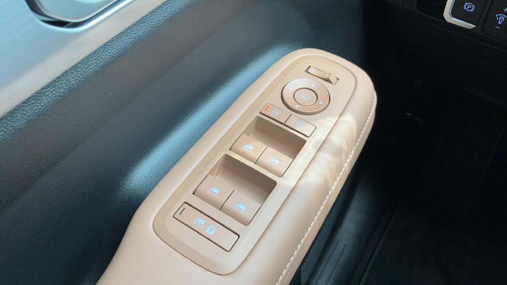 Used 2025 Hyundai Santa Fe Limited FWD image 14