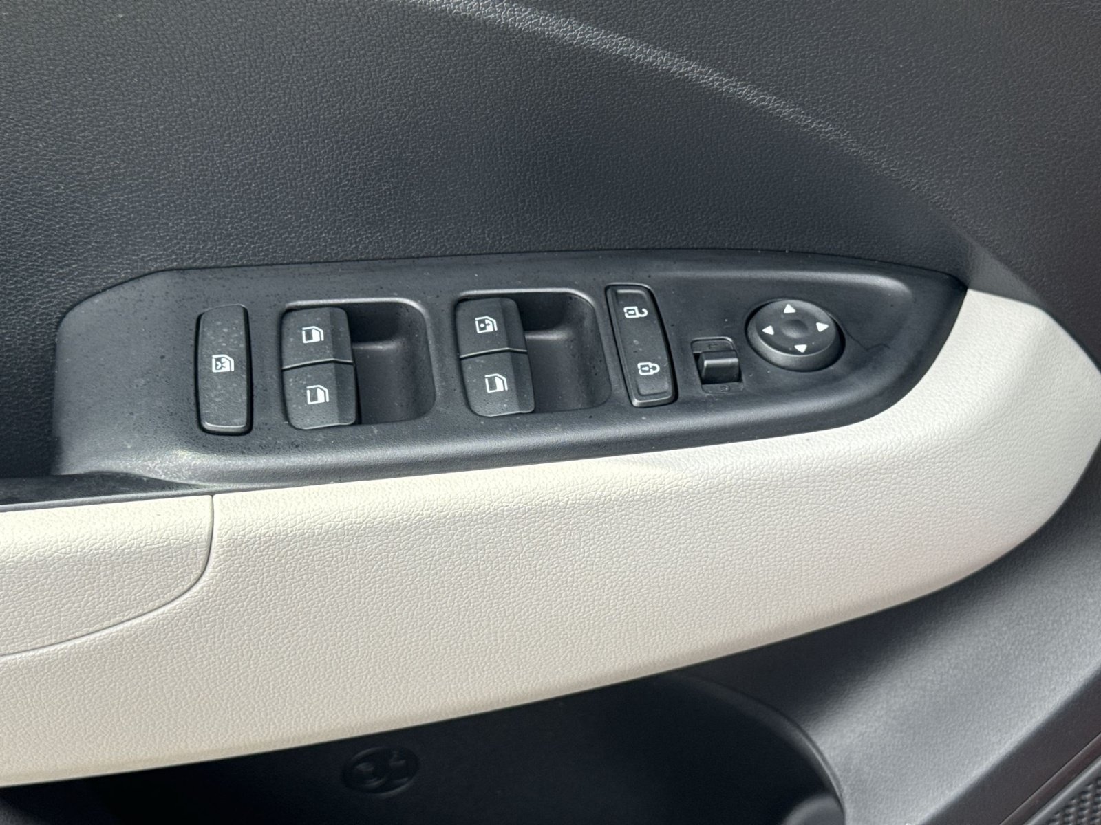 Certified 2024 Hyundai Venue SEL FWD image 15