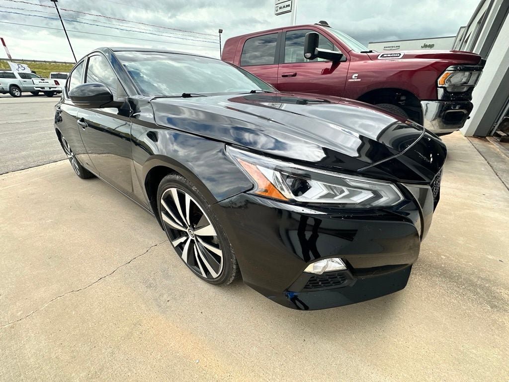 Used 2020 Nissan Altima 2.5 SR w/ Premium Package FWD video 1