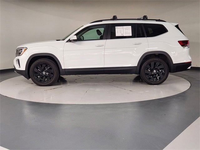 Used 2024 Volkswagen Atlas SE w/ Black Wheel Package image 5