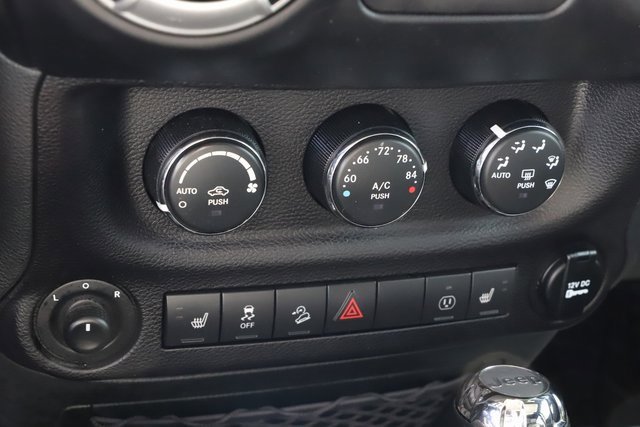 Used 2017 Jeep Wrangler Unlimited Rubicon image 25