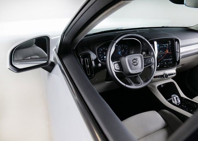 Used 2021 Volvo XC40 T5 Inscription w/ Advanced Package image 24