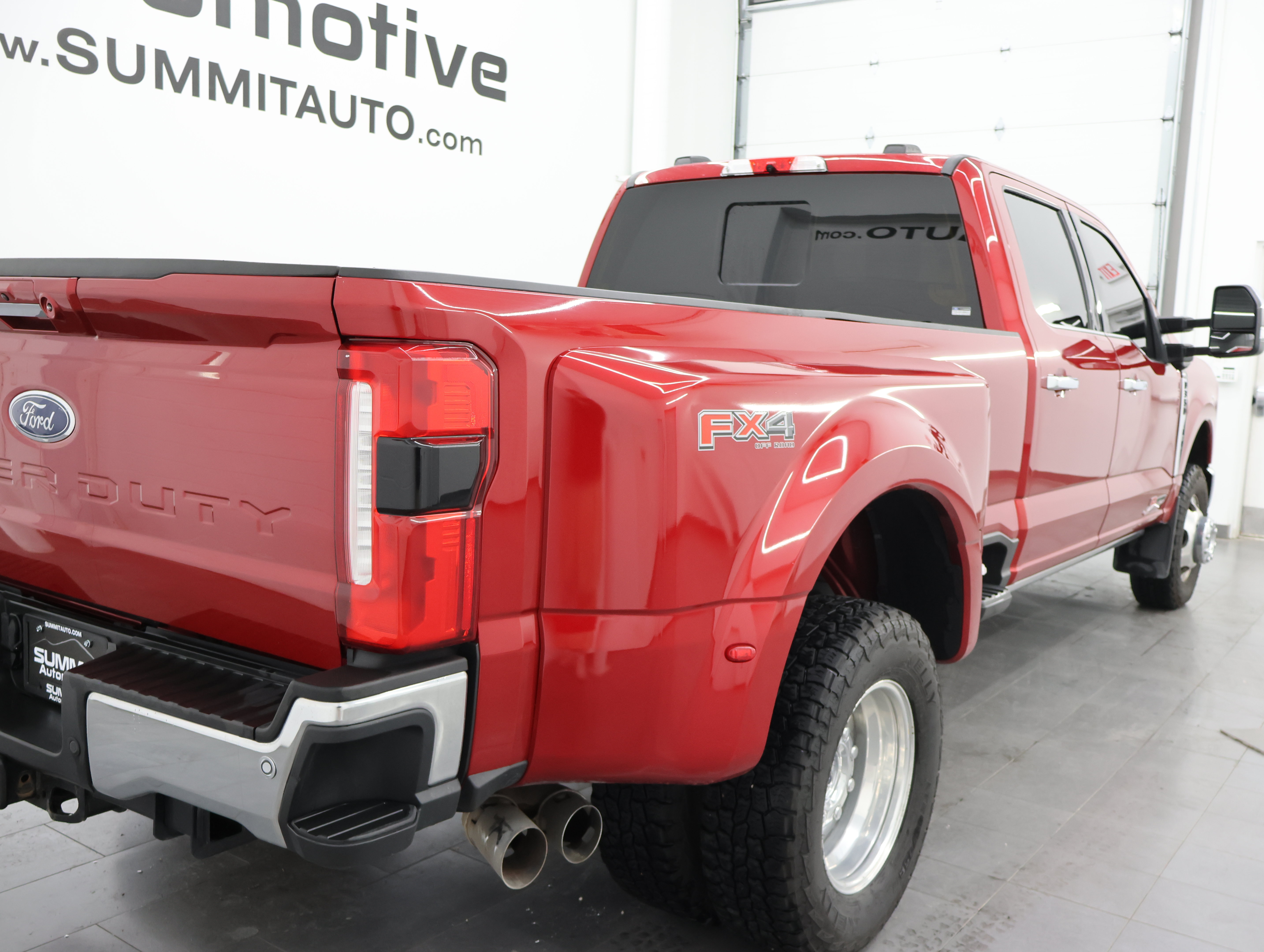 Used 2024 Ford F350 Lariat w/ Lariat Ultimate Package AWD/4WD image 4