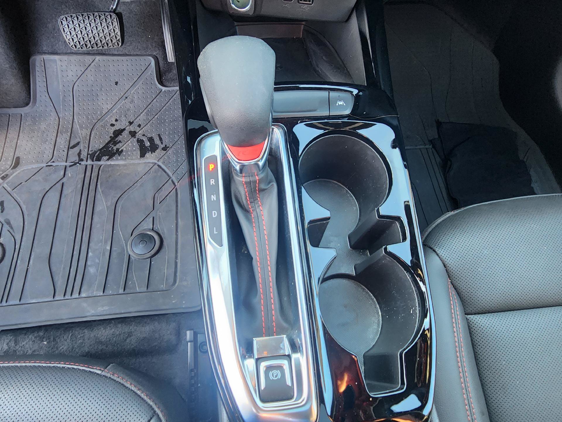 Used 2025 Chevrolet Trax RS w/ Sunroof Package FWD image 17
