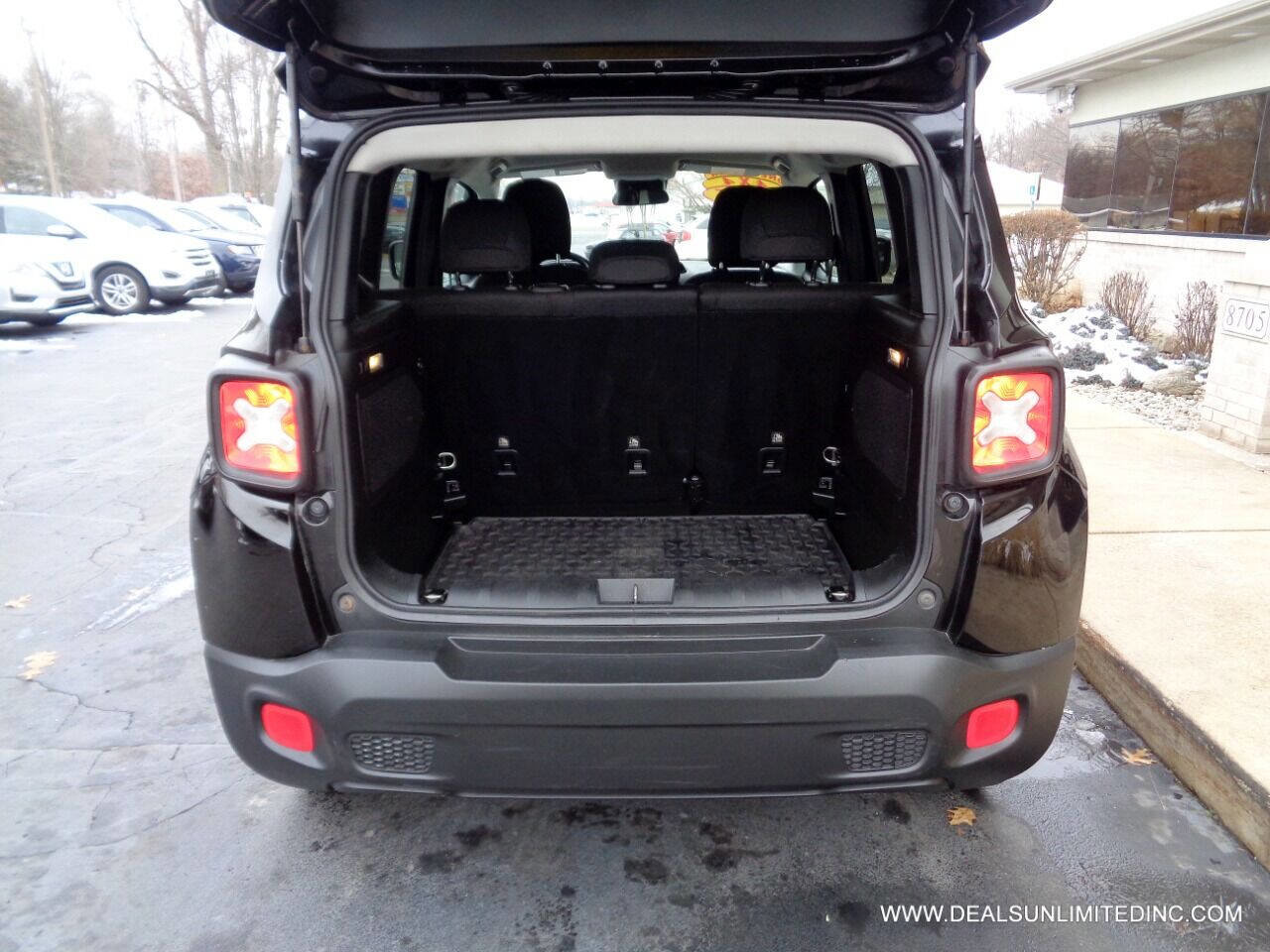 Used 2015 Jeep Renegade Latitude image 19